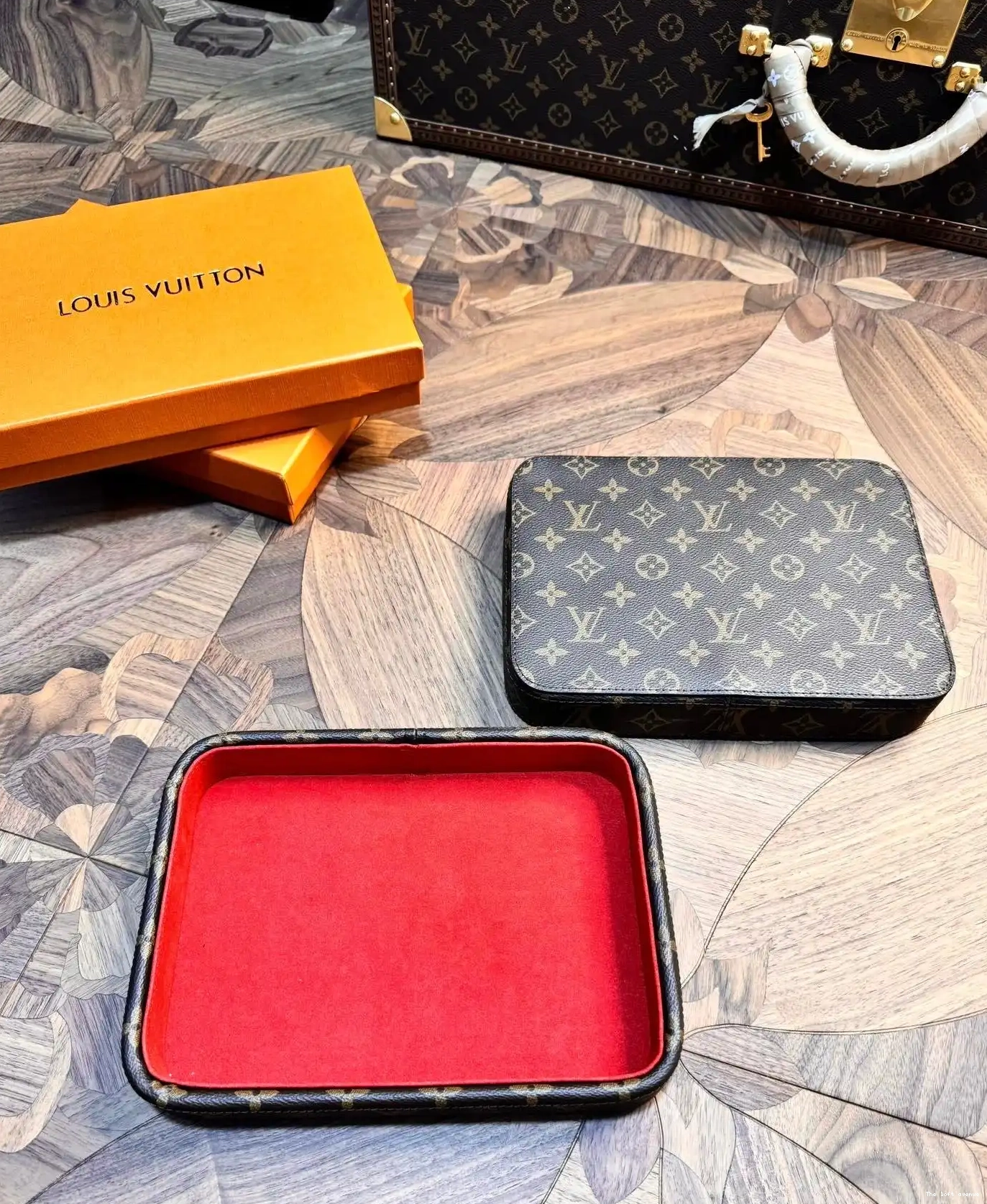 LV VALET TRAY CUSTOM 0522